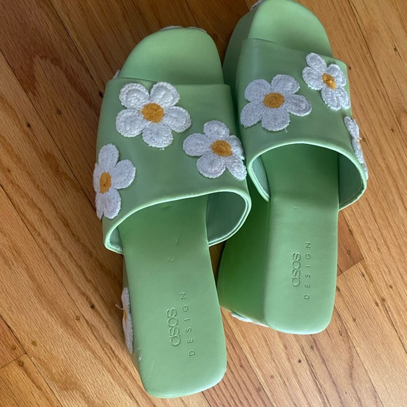 Green Telly daisy/flower wedges from ASOS - Picture 4 of 12